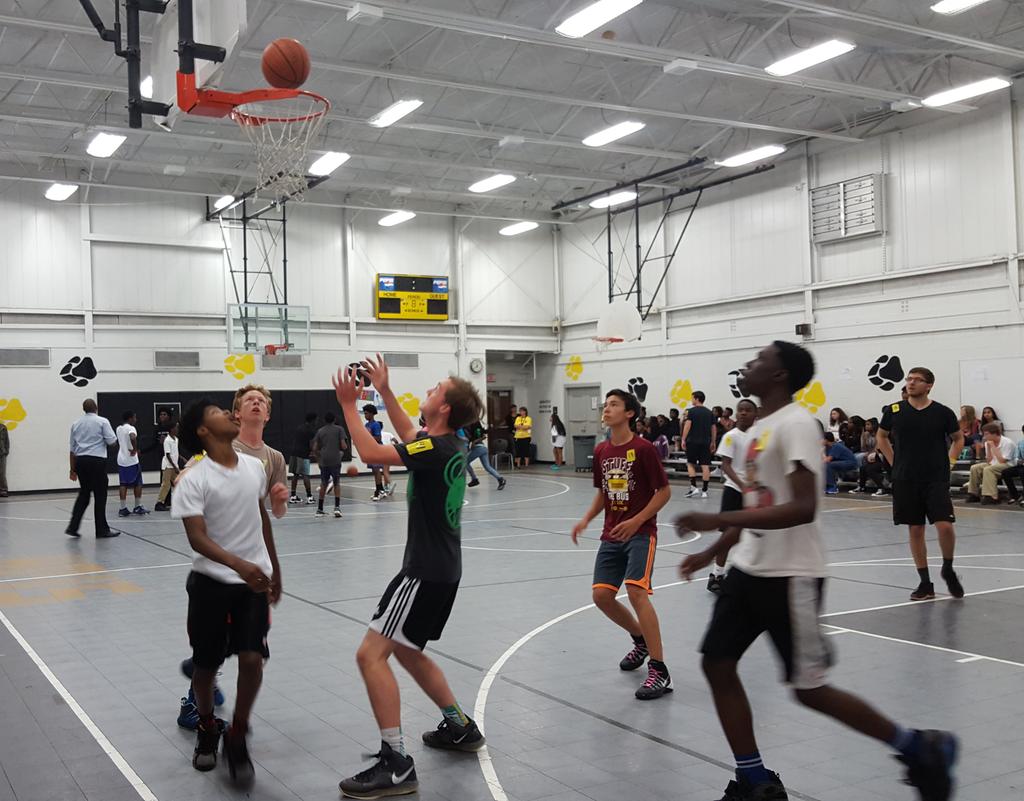 kathyfthompson's tweet photo. 8th graders &amp; tchr @ritabuschbacher host 3on3 tournament to raise $ for @Food2Kids @FoodBankNEGA #servicelearning https://t.co/9498LdOAx8