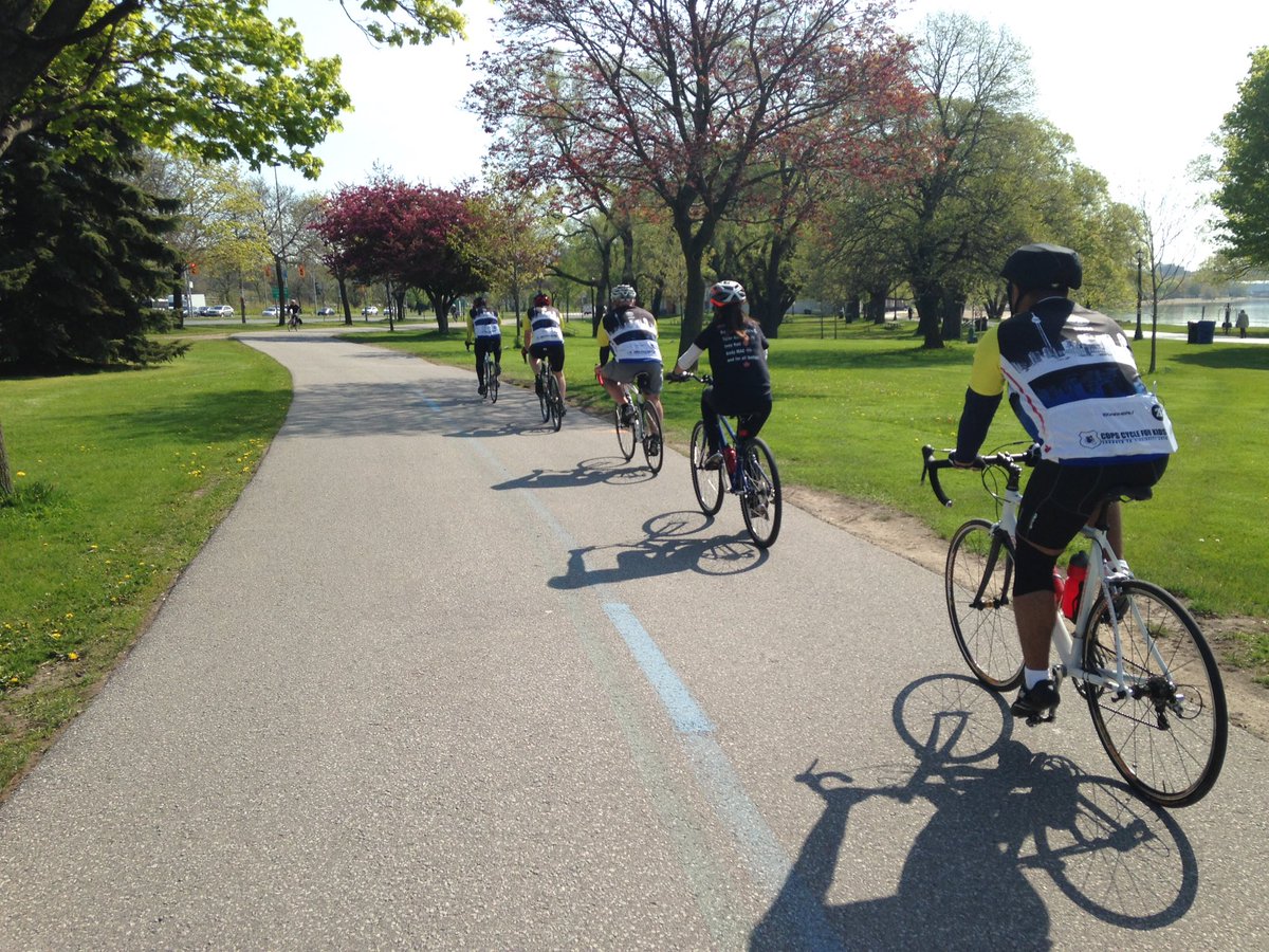 TinyAntelope's tweet photo. #supportsickkids #CinciToToronto @TPSCycleForKids https://t.co/eyRTISYFRr RT @TPSGlenn: Coming into Toronto along the Lakefront path...