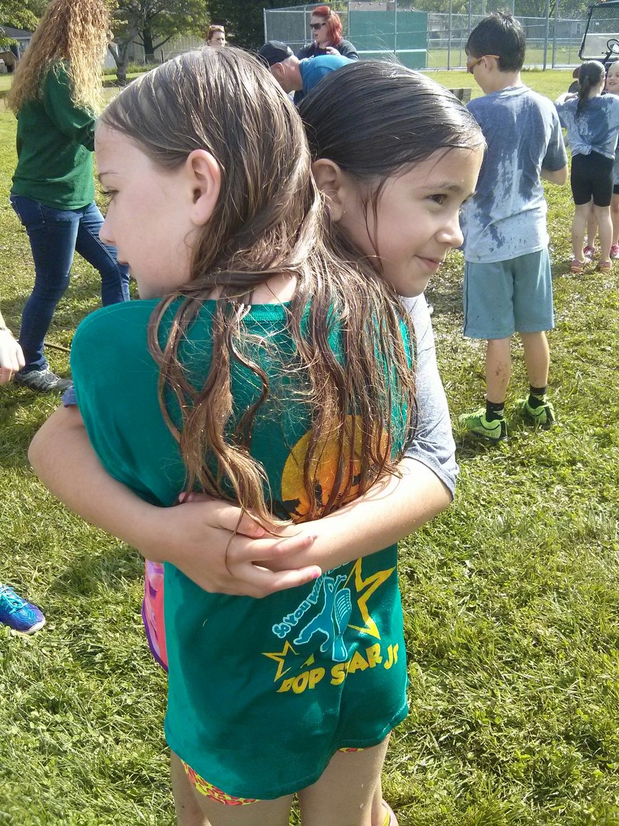 D_Geib's tweet photo. Field Day 2016! https://t.co/CkNllyRwl8
