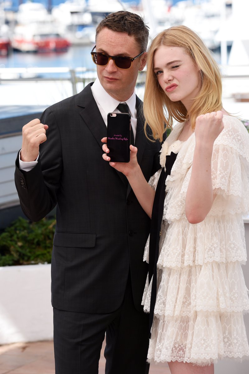 Now 60 HQ pics added from #TheNeonDemon photocall today #Cannes2016 #ElleFanning ellefanningfrance.com/photos/thumbna…