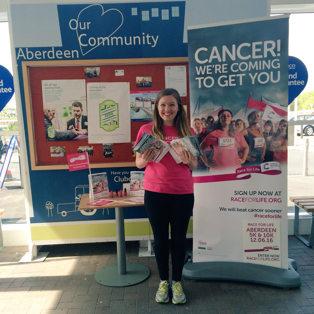 The gals are being adorable at @Tesco_Scotland in Daneston, Aberdeen 💪🏼💪🏼💪🏼 #PinkArmy #RaceForLife