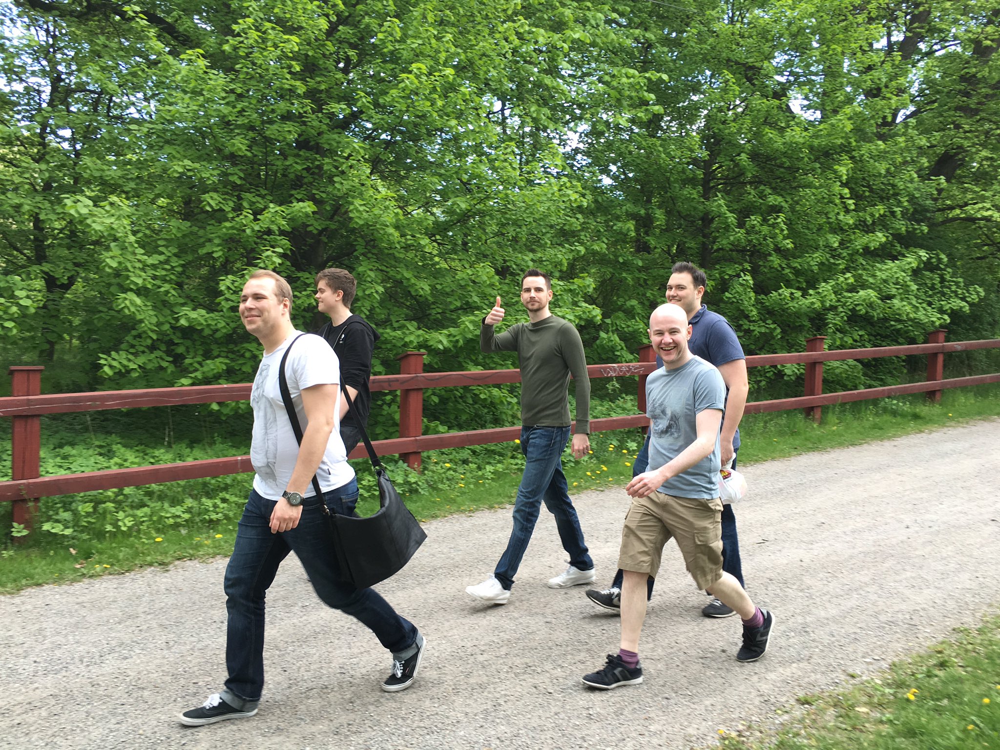 Ci5dRAeXAAAcFk-.jpg:large