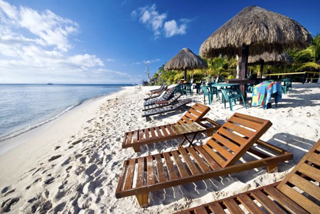 LoveLittleMeHQ's tweet photo. Holiday dreaming #beach #sunshine #paradise #beachhut #relaxation #chillout https://t.co/tsxIWpsHSf