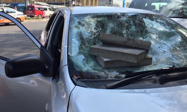 StudentSpaza's tweet image. Uber driver attacked @ Sandton! 

(metered Cab drivers VS Uber drivers)

#UberProtest #Uber