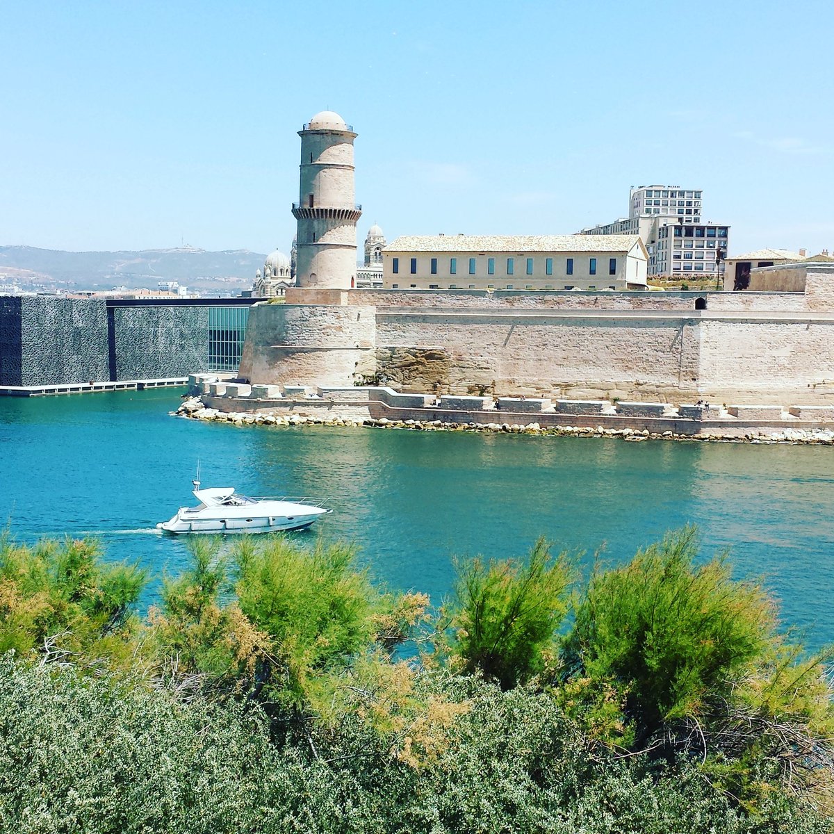 YaminDibOff's tweet photo. Arrêt Marseille @RoiArthur_Off temps de ouf 24°..#jemebaignecestsur
 bisouilles les loulous 😙 https://t.co/YCsMTczKDx