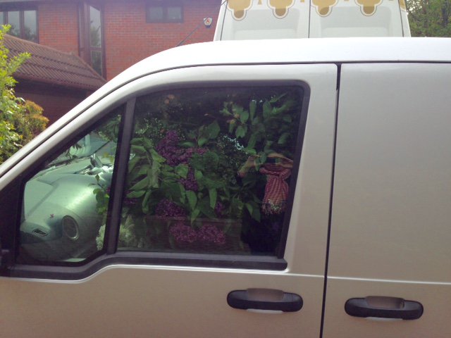 An invisible <a href="/julietglaves/">Juliet Glaves</a> arriving with her lovely blooms for our magazine photoshoot today #youneedabiggervan !