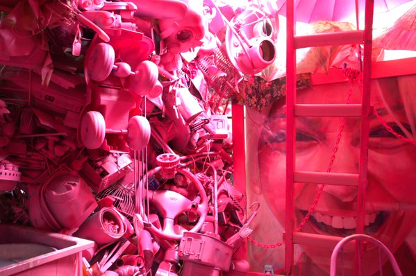 終末オトナ遠足 Twitterissa みんなの遠足ログ 東京最狂の珍スポと呼び声高い 当社比 あさくら画廊を紹介します 閑静な住宅街に突如現れる真っピンクの異空間 とにかくピンク 家じゅうピンク 居間もピンク トイレもピンク ここはやばい てか怖い 投稿者