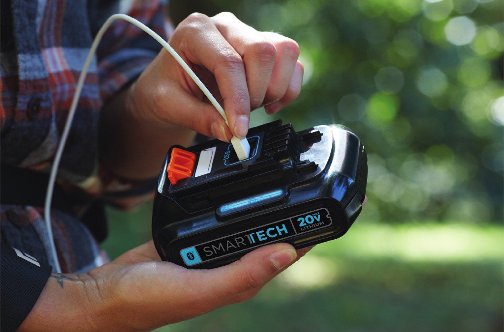 hello_connexted's tweet photo. A lire sur notre blog : Black et Decker lance une batterie intelligente ▷ https://t.co/D43pFQG0lF  {taxonomy_post_t… https://t.co/blFIYVpxEH