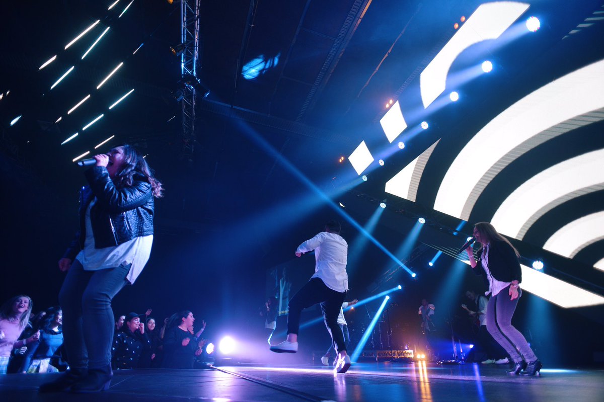 ashbattle's tweet image. Killer first night of #AdoreConf #madcrazylove2016 #much2016