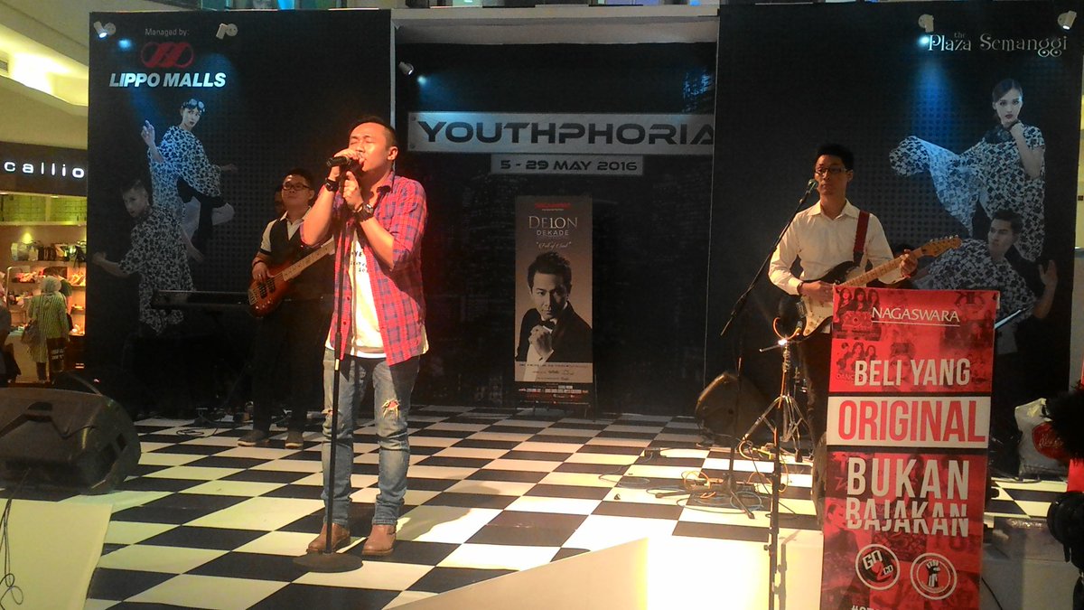 #dekadedelon Now <a href="/SaveYourDay_SYD/">Save Your Day</a> - "Egois" Perform at Launching Album DEKADE <a href="/delondulan/">Delon Thamrin</a> ,Loc: @PlazaSemanggi