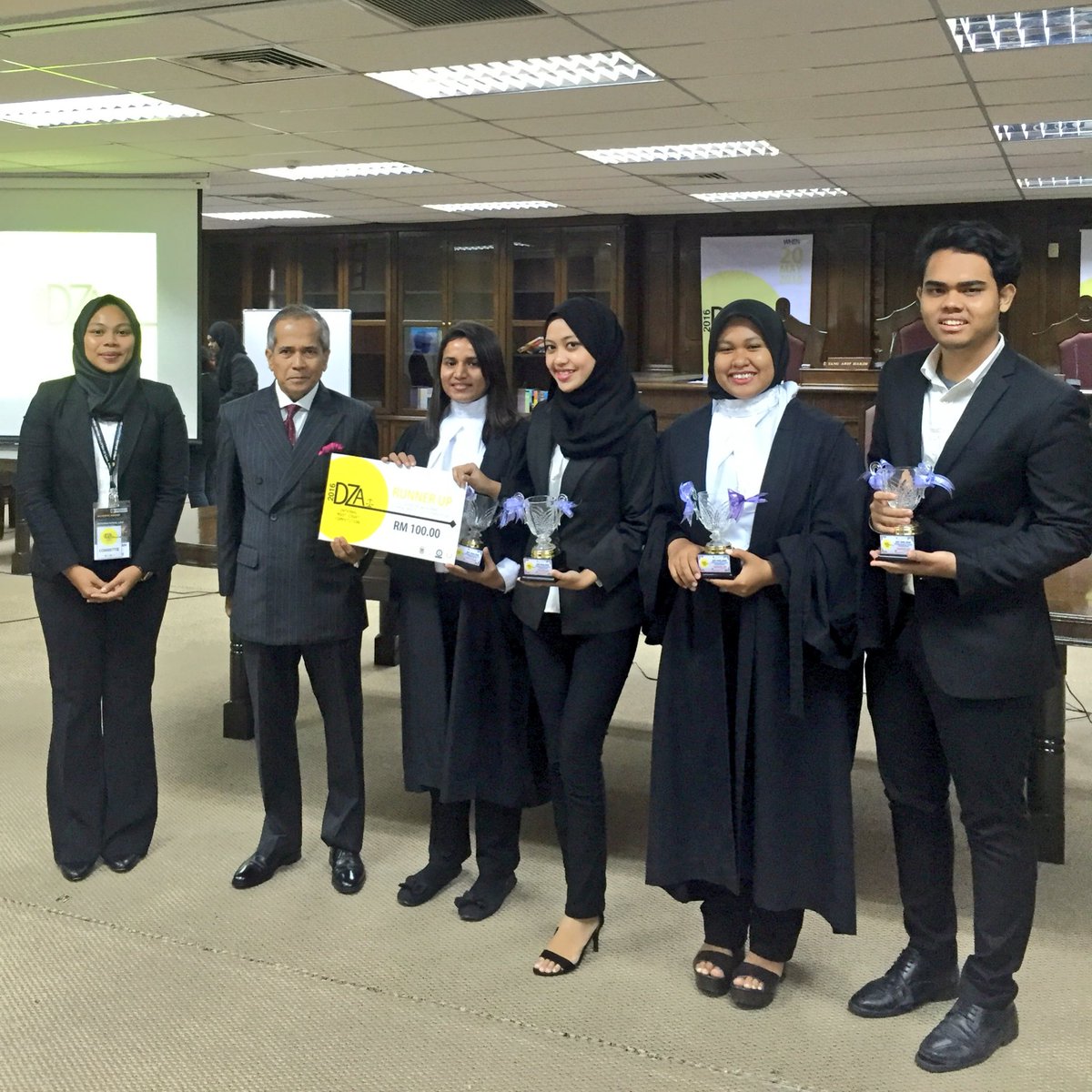 UUMLawSoc's tweet photo. Team 006: Champion 🏆
Team 007: Runner up 🎖
Team 005: Best Memorial 🎖
Team 007 App.1: Best Final Round Oralist 🎖 https://t.co/6CwnZgDgPR