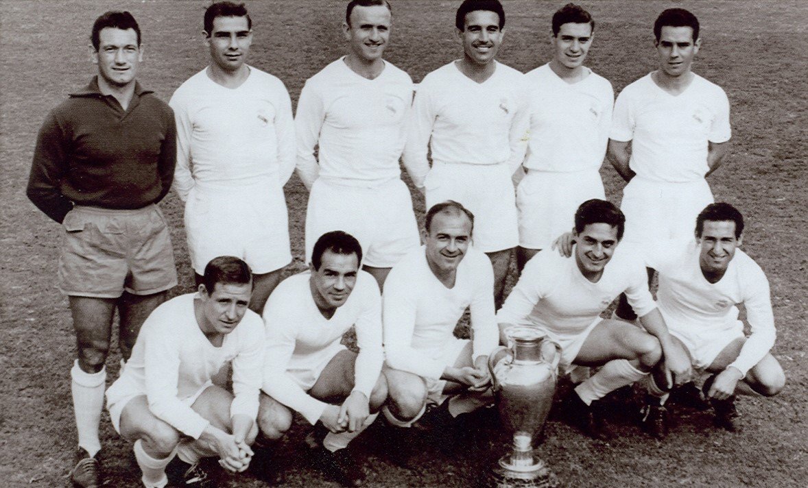 realmadriden's tweet photo. ⌛🏆3⃣

This was our starting XI for our third European Cup final, when we beat Milan 3-2 in Brussels!

#RMHistory https://t.co/5U4NRxIoyC