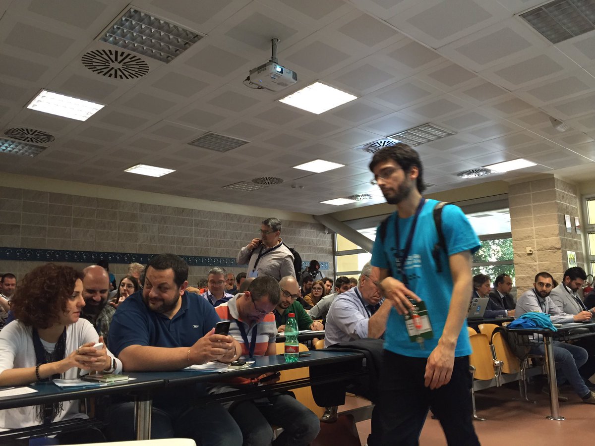 carl0s_'s tweet image. A #DataDriven16 si comincia. La sala è piena. #datadrivenux arriva tra poco!
