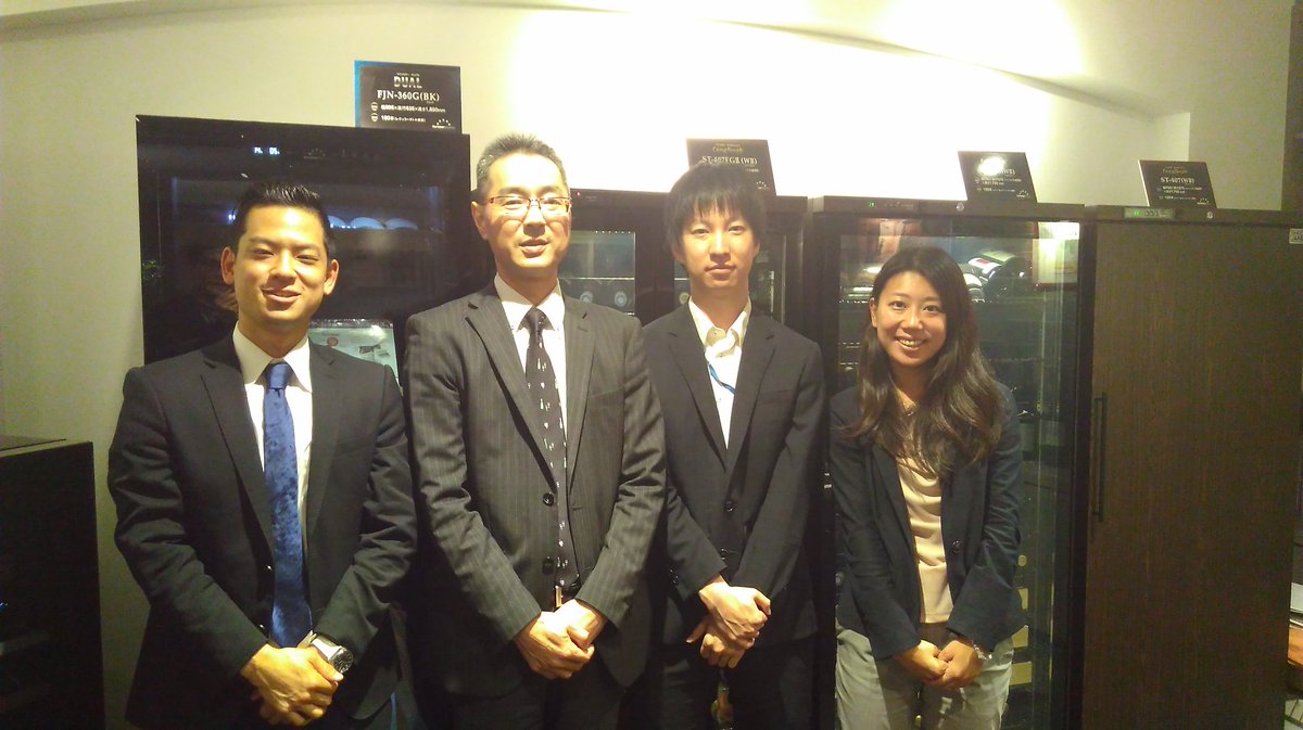 1145_s_intern's tweet photo. ワインに精通する方々に伝わるよう、Vinexpo香港で頑張りたいと思います👍✨
フォルスタージャパンさん!
色々教えていただきどうもありがとうございました😊🍷✨
#日本酒 #ワイン #ワインセラー #Vinexpo #forstar https://t.co/cuj6rloZc9