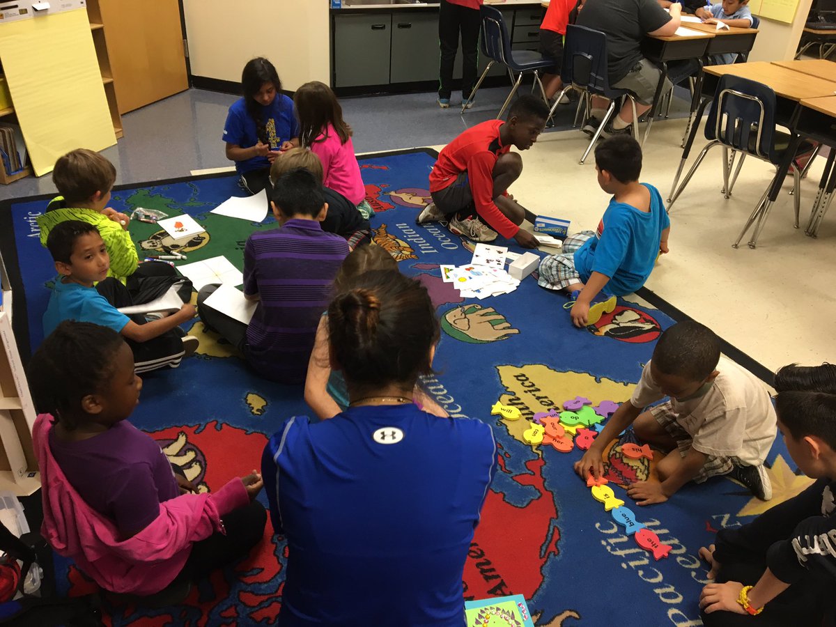 k12_ELA's tweet photo. Wrapping up a fabulous year with our 5th grade buddies! #Kahoot #howl4thehuskies https://t.co/vDCglsmLlz