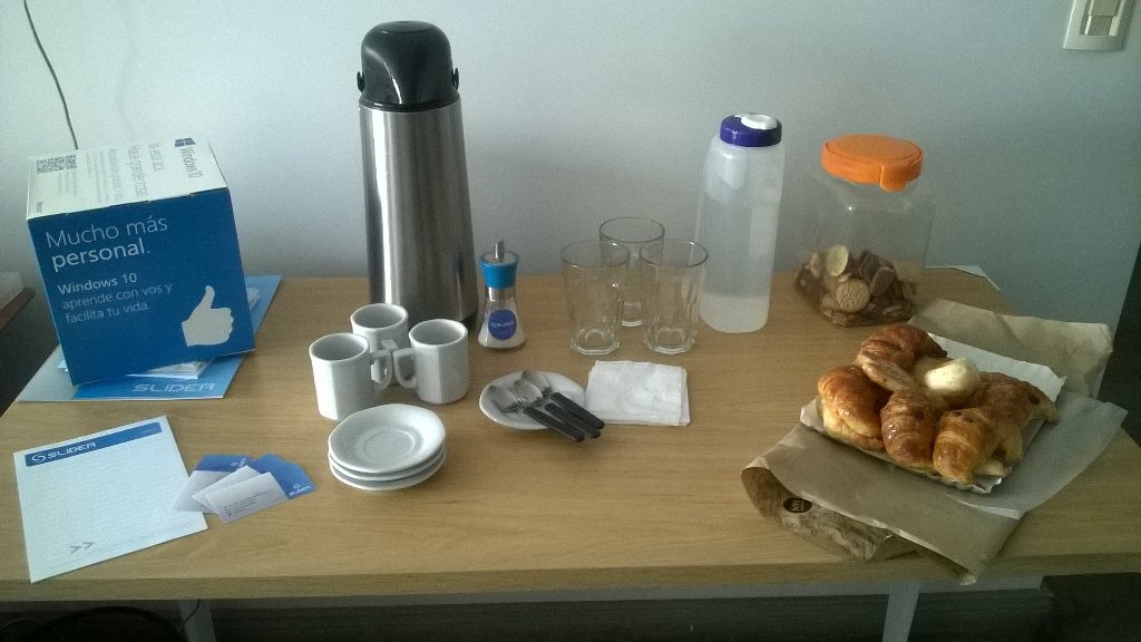 fabiomaulo's tweet image. Hoy @sliderit LAB con @damivazbien #AspCore #AngularJS (con mesa de café)