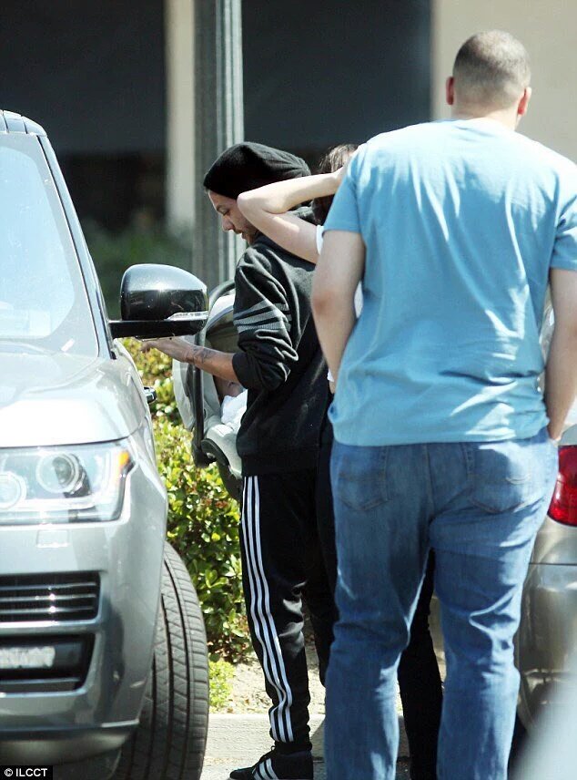 📷|| Louis em Calabasas, LA, ontem.