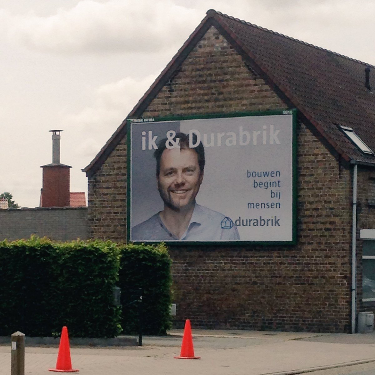 Op 100m van mijn <a href="/Durabrik/">Durabrik</a> werf CBO Varsenare deze publiciteit tegenkomen. Aangenaam verrast 😊👏🏻