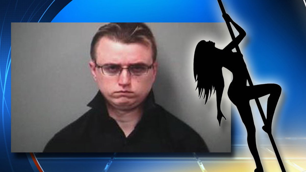 Man arrested after paying stripper with a fake $100 for a lap dance bit.ly/22i4ZuE?utm_me… https://t.co/GX3HkYOhyC