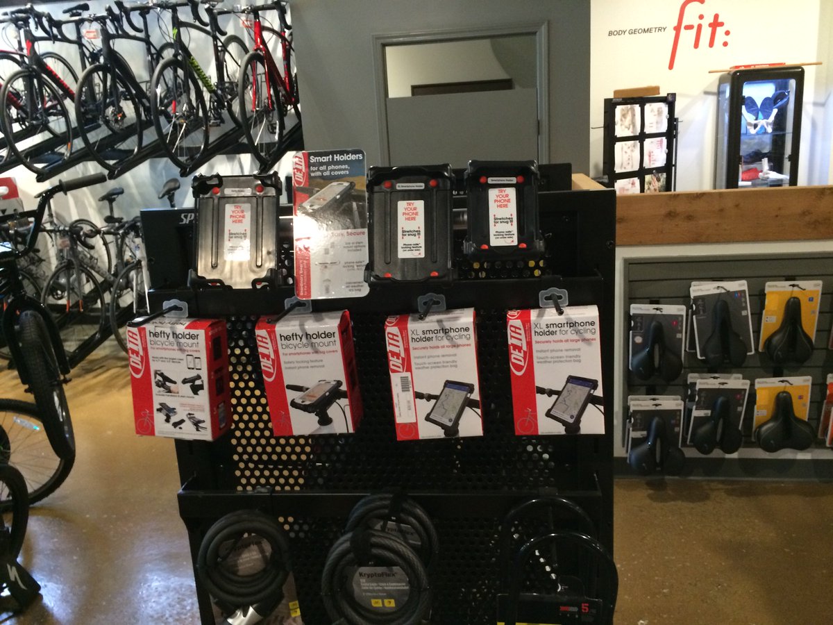 deltacycle's tweet photo. @Bikeworldtn best way to display how your #smartphone fits in the@deltacycle #bicycle Holder w/out removing it https://t.co/5c2EAlO98l