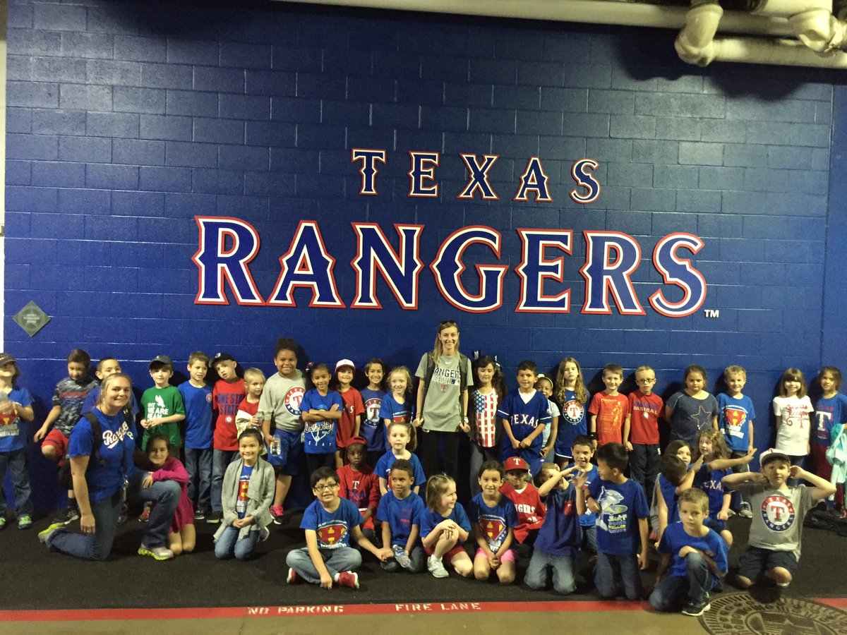 MsSpaulding1's tweet photo. Yay for meeting the Million Word Challenge! #reading #Rangers @Hughes_Hawks @NorthwestISD https://t.co/C9Wwdky3Sn