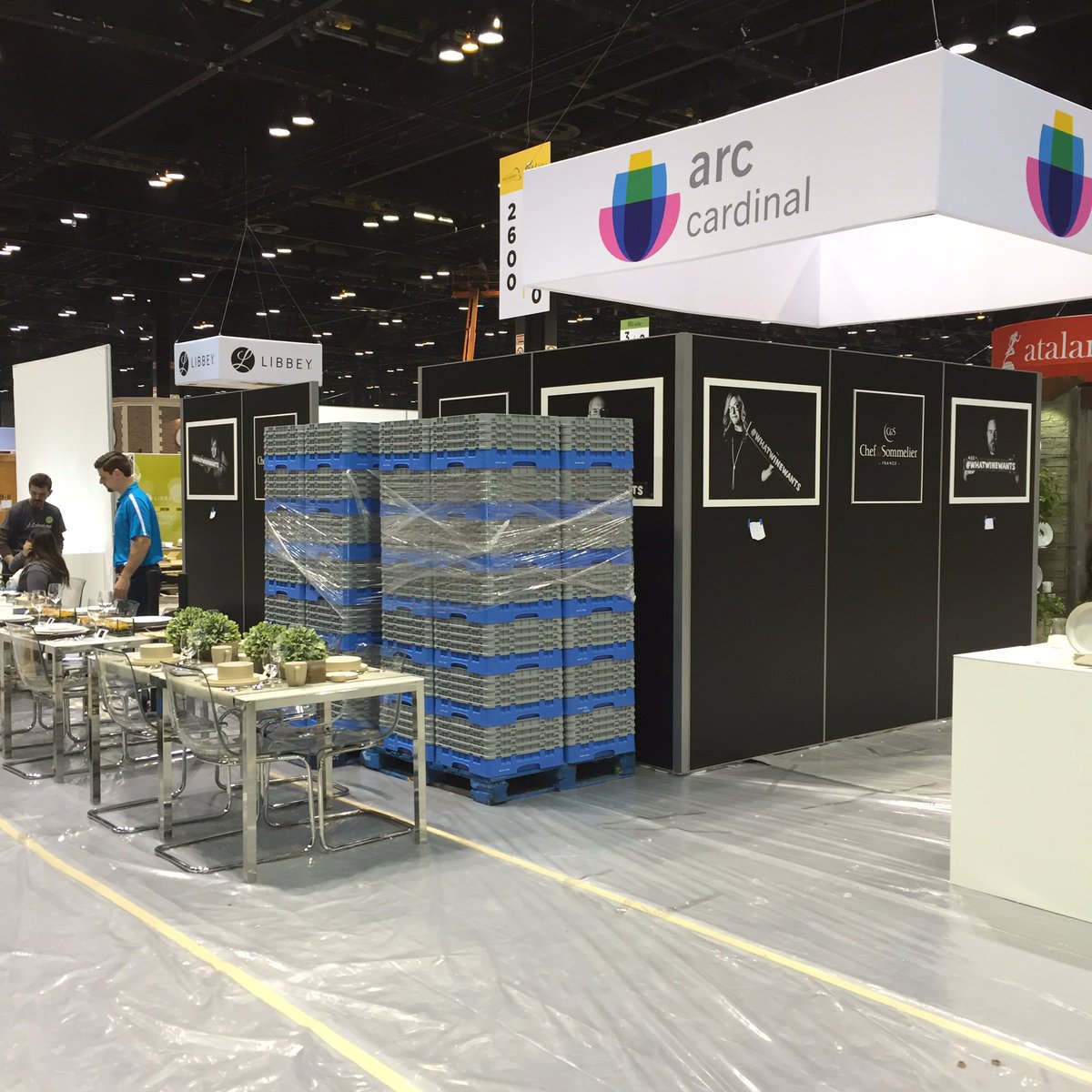 Cambro1's tweet photo. When you have to transport your glassware, you use #Cambro Camracks like @ArcCardinal #NRAShow2016 #NRAShow https://t.co/K1LcUgXY1b