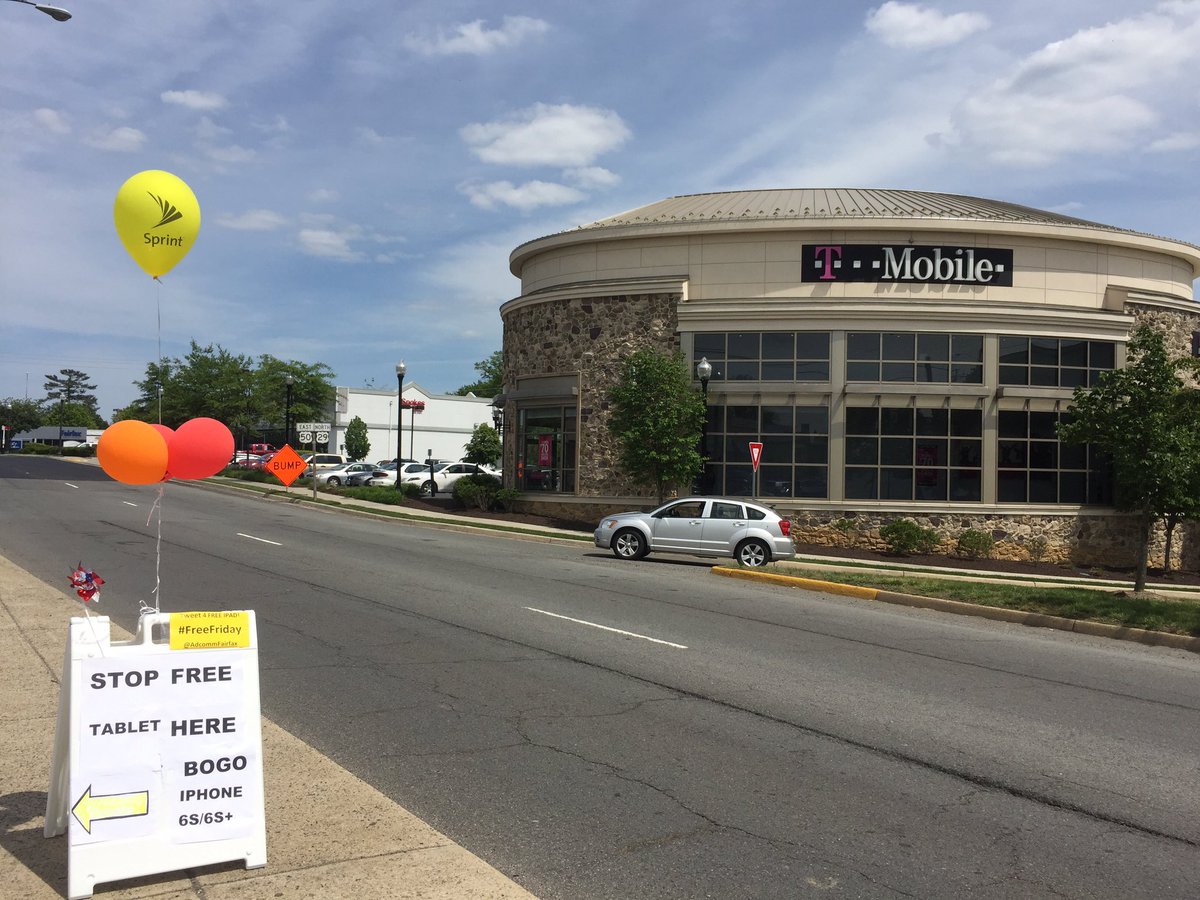 AdcommFairfax's tweet photo. #FREEFRIDAY!!! #GetDisruptive @sprintNEarea @AdcommDigitelHQ @ReneeJennine 😋👏🏻👏🏻👏🏻 https://t.co/fx8OlV7o17