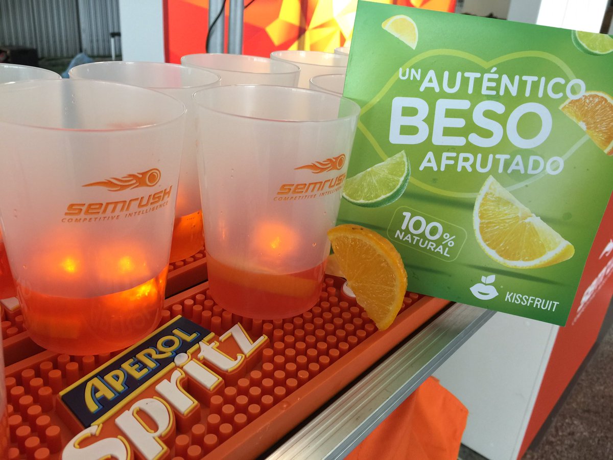 GinAndTwitts's tweet photo. Preparativos con @AperolSpain @OriginalTonic y #kissfruit para el #AfterWorkDrinks en @theinbounder #Valencia https://t.co/RO9IiwHSV4