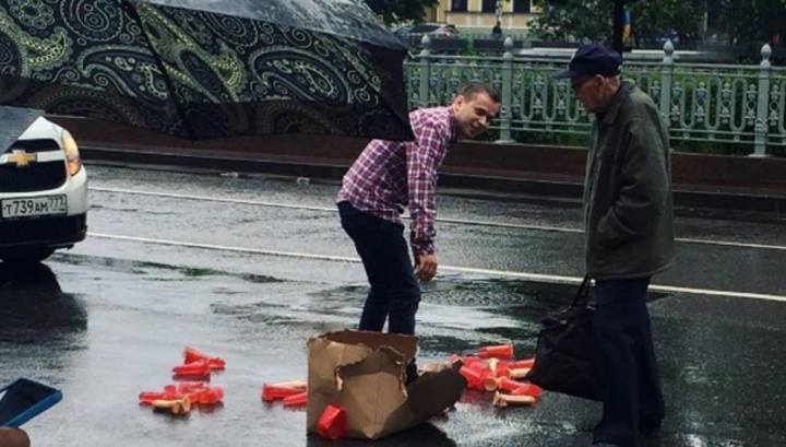 Moskvaer's tweet photo. This summer in Moscow is so rainy, that even dildos are falling from the sky. #Moskvaer #Moscow https://t.co/Dw4XISEd4Z