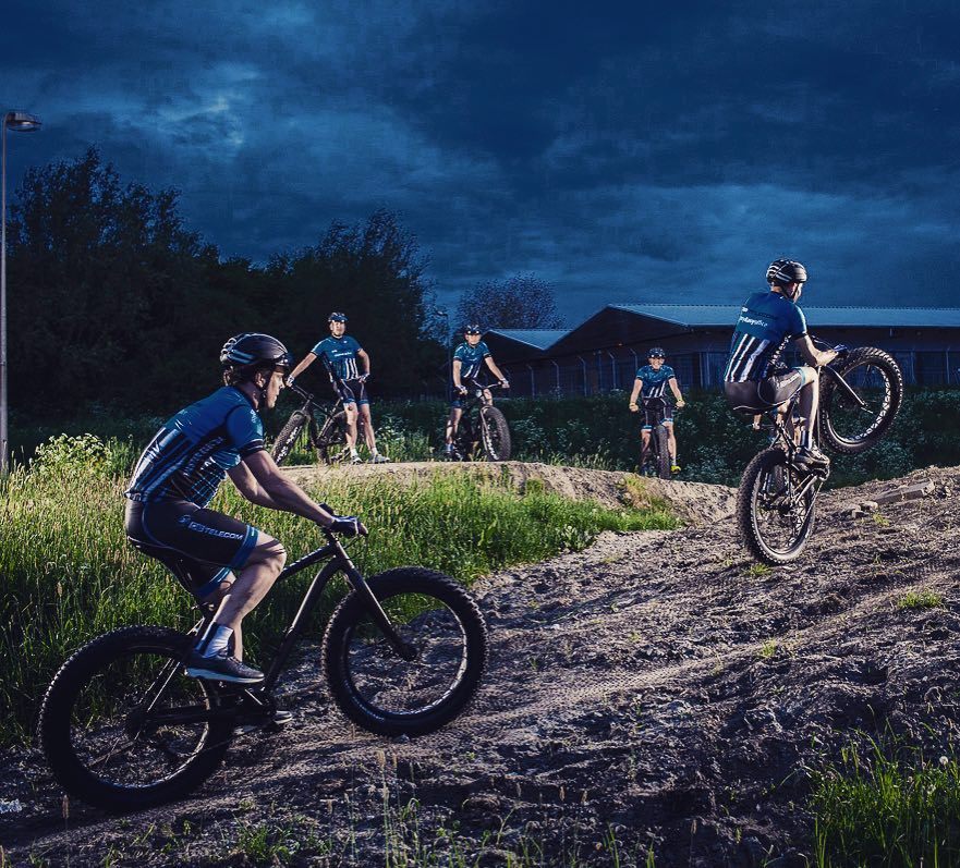 TuttoMTB's tweet photo. frankdefotograaf / DB Telecom Cyclingteam | The Blue Train 3/3 #bike #bikestagram #fatbike #beachbike #mtb #mtblif… https://t.co/Ha0fyNQtEd