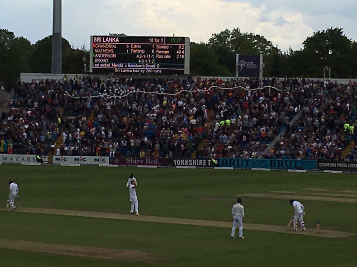 lucyvgreene's tweet photo. #feedthesnake #ENGvSL #Headingley https://t.co/DXLFVwW9Mv