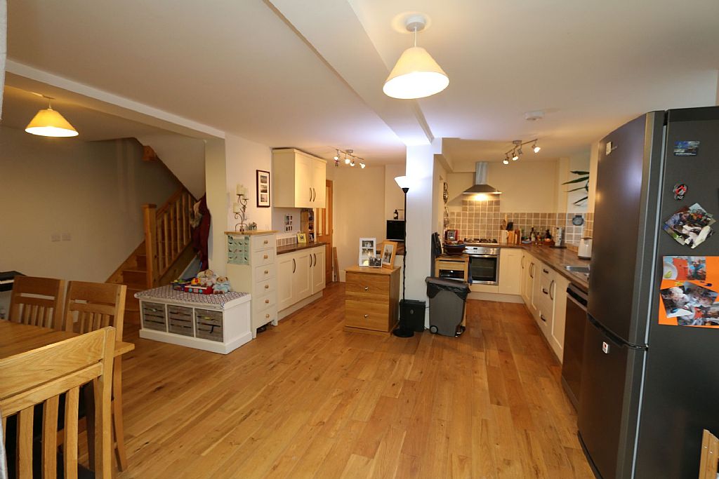 Beautiful 2 bed property in the sought after development of Llys Ardwyn.Call us on 01970 627350 for more information