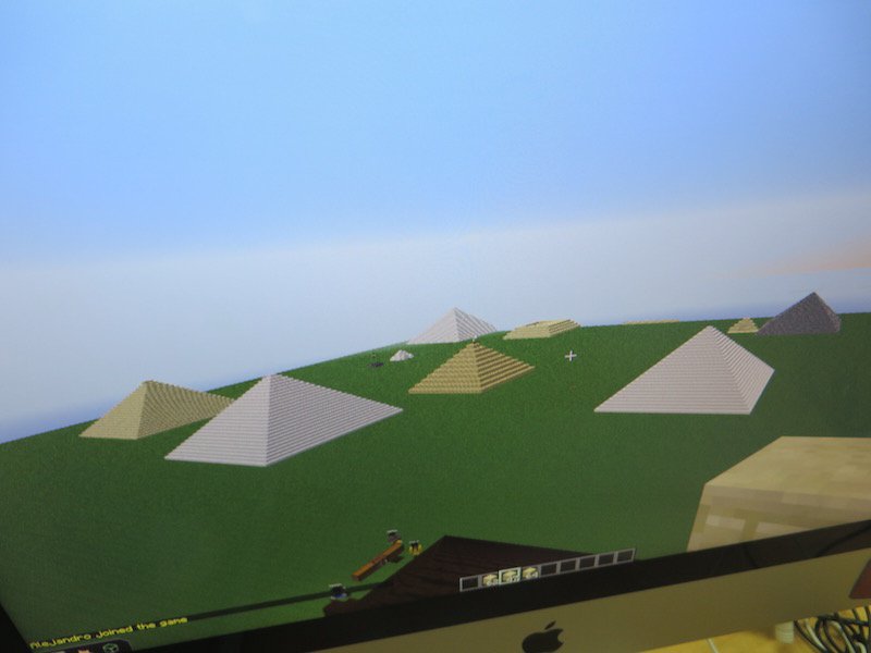 Julie_Lankford's tweet image. How many stacks of blocks needed for 20X20 square-based pyramid? #MinecraftEdu #LISlearning #pypmaths #mathinquiry