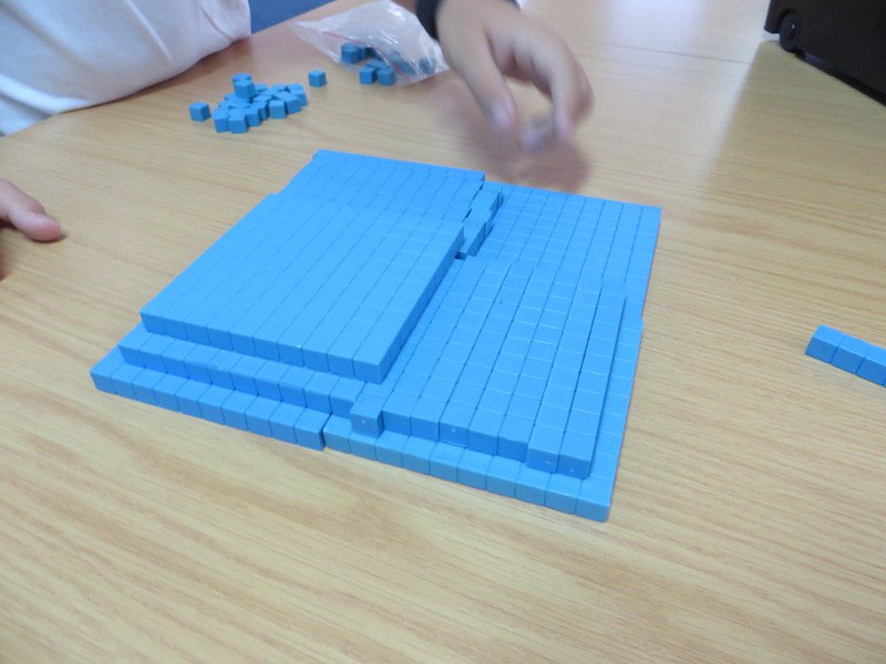 Julie_Lankford's tweet image. How many stacks of blocks needed for 20X20 square-based pyramid? #MinecraftEdu #LISlearning #pypmaths #mathinquiry