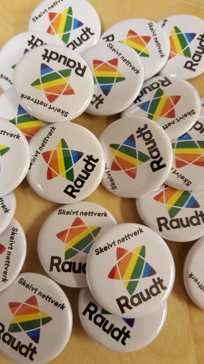 TorillF's tweet photo. Jeg er sjelden så glad som når jeg får nye buttons! #SkeivtNettverk #Rødt #Raudt #buttonmania https://t.co/pBzNSaS7Zp
