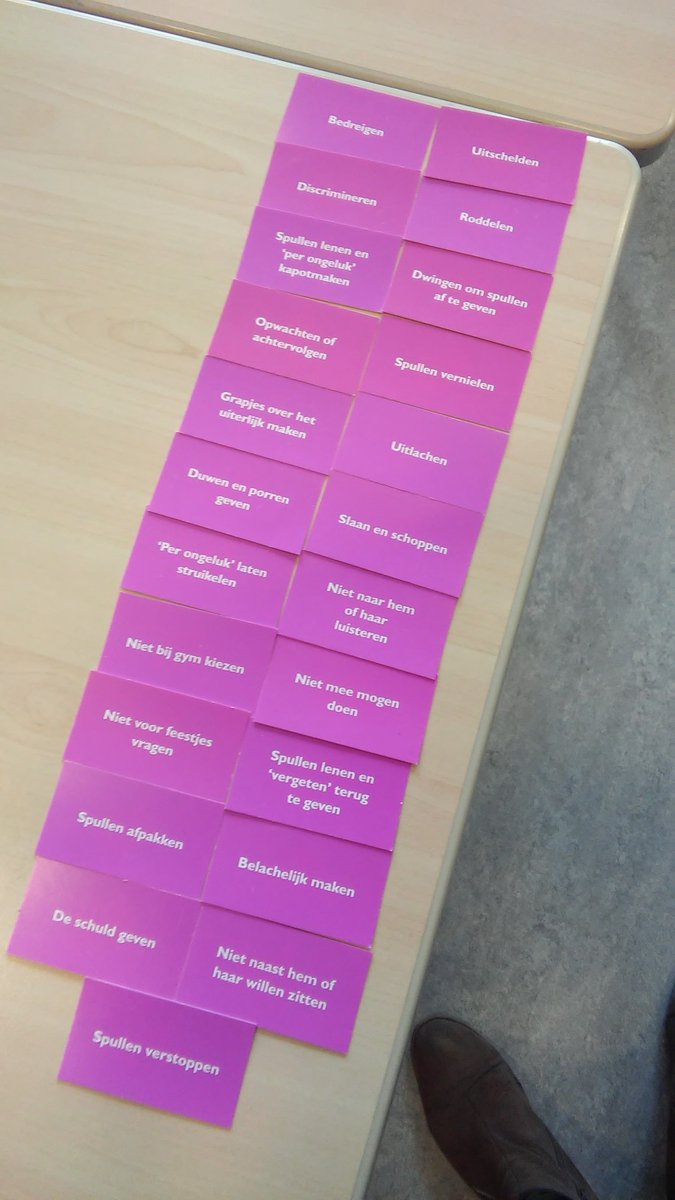 Groep 5 gaat met elkaar in gesprek: 'Wat is de ergste vorm van pesten.' Dank je wel <a href="/m_dekeijzer/">M</a> en @brendadewit!