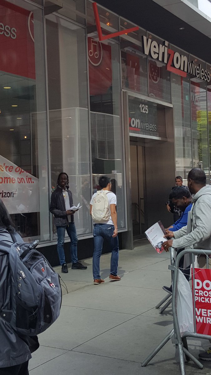 SprintStoreBP's tweet photo. BP spreading word on buy one 6s/get one free in front of Verizon! @2Daveferrer1  @Kpalet5 @VThecloser21 @ElYefe22 https://t.co/uRvHd4bYz2