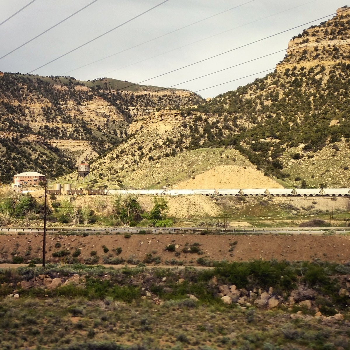 GnocchingShop's tweet photo. Still on our #Amtrak train from San Francisco to Chicago #wilderness #americanfrontier #wildwest #Nevada #Utah https://t.co/ByehjUfDf7