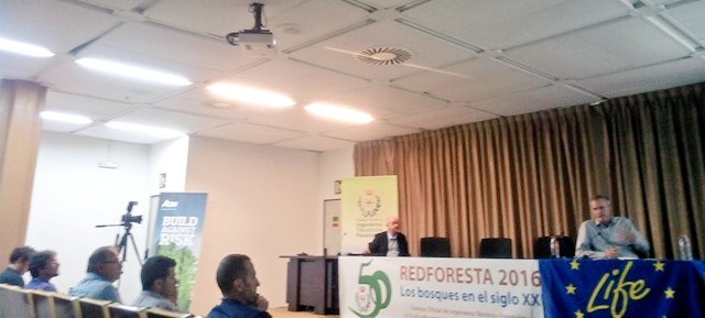 ferrandalmau78's tweet image. Ponencia final a cargo de @EdRojasBr
sobre cooperativismo #forestal y la experiencia en #Catalunya #Redforesta2016