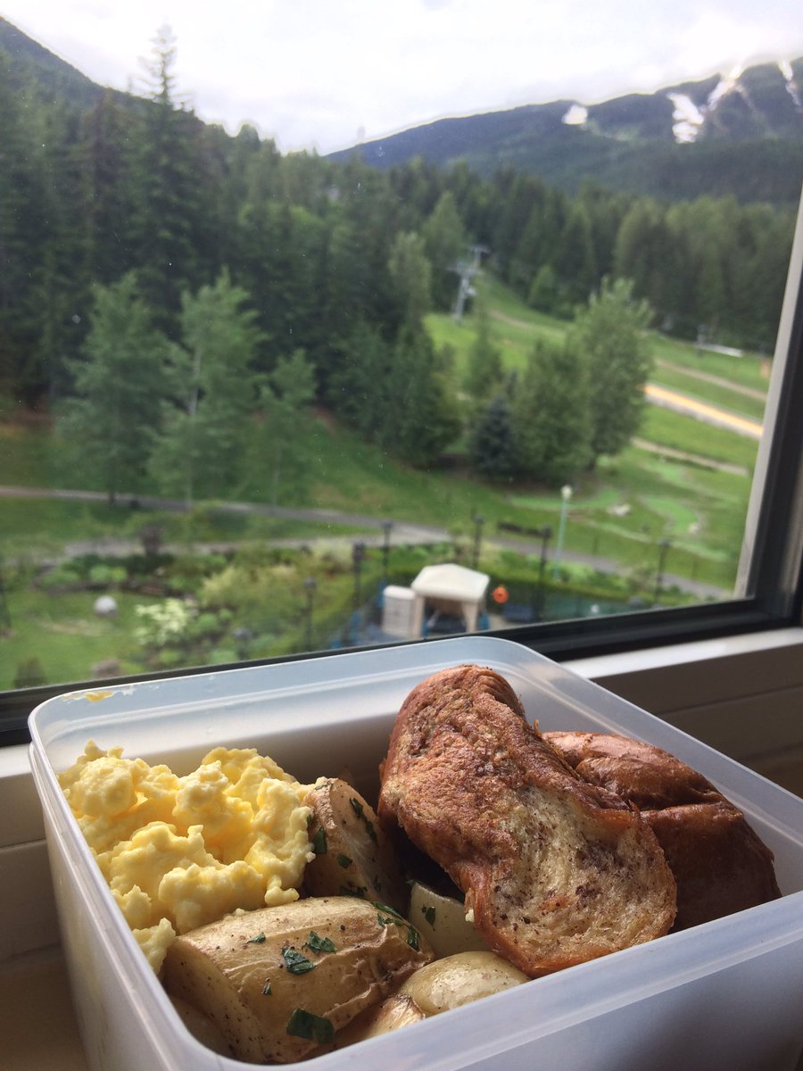 libelinda's tweet photo. French toast for breakfast plus a mountain view. #yums #winning @RecyclingBC #RCBC2016 https://t.co/1HCF75S0CM