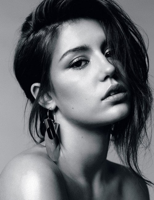ExarchopoulosES's tweet photo. Adèle fotografiada por David Roemer para la edición de verano (2016) de Madame Figaro France. (#2) https://t.co/IIpKvtpO0J