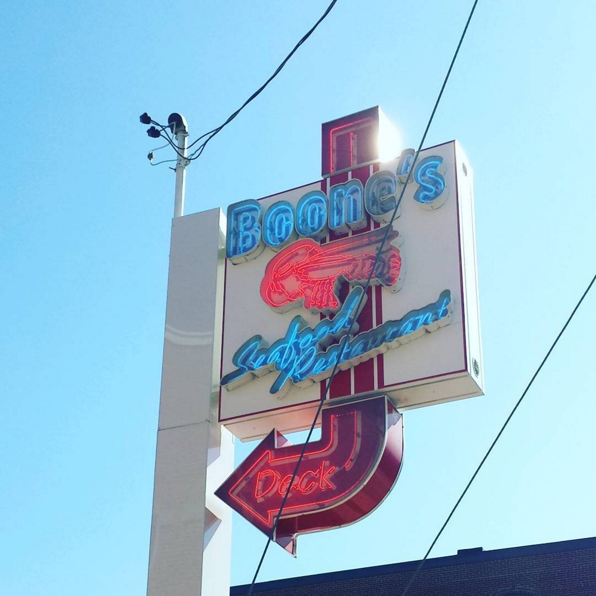 TheRoomsME's tweet photo. Our deck is open at Boone's! Join us for happy hour or lunch away from the office. Regram @britfrer on Instagram. https://t.co/QgjnrBClLJ