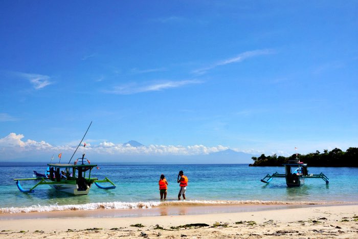 KartuPos's tweet photo. 15 hal yang harus dilakukan di Lombok. Pasti ketagihan yang no 6 menurut @FirstaDYI https://t.co/QIFSgKV5vi https://t.co/SaaKu3GFjG