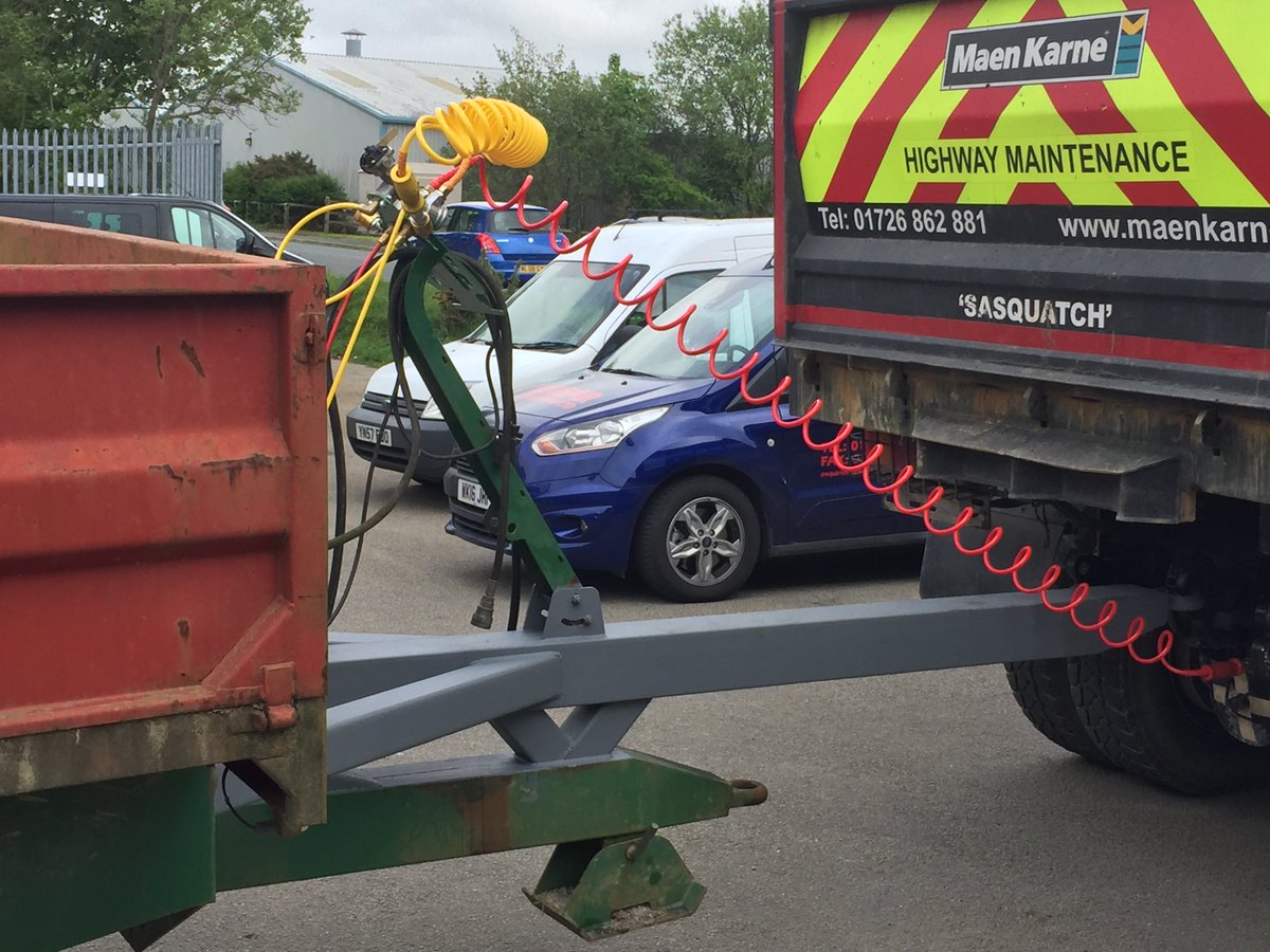 MinearLtd's tweet photo. One trailer draw bar extended modified and ready to roll!#TheManEngine #MaenKarne #GoldenTreeProductions https://t.co/LorpDxLVyD
