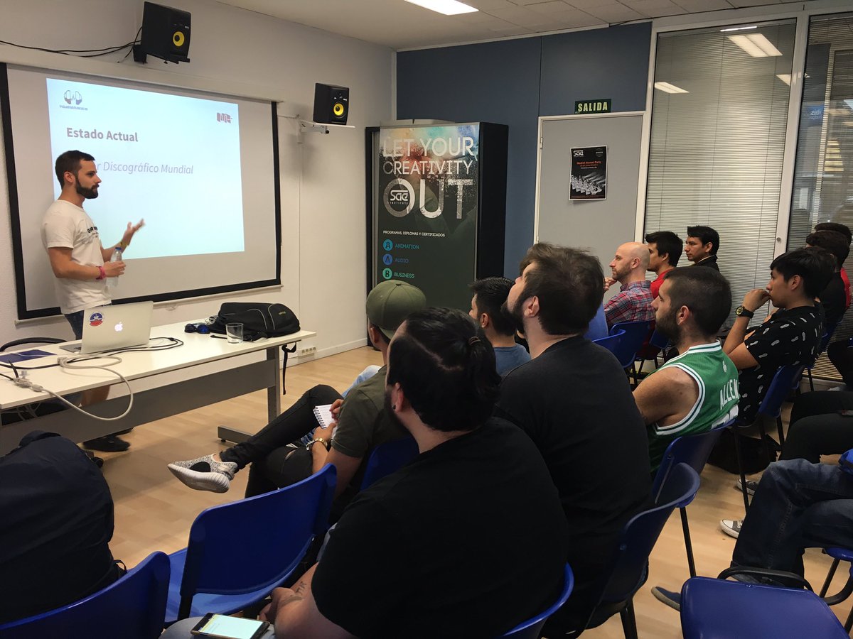SAEspain's tweet photo. En estos momentos #saesession impartida por Carles Martínez de @musicaindustria https://t.co/fiCIoR2u4F