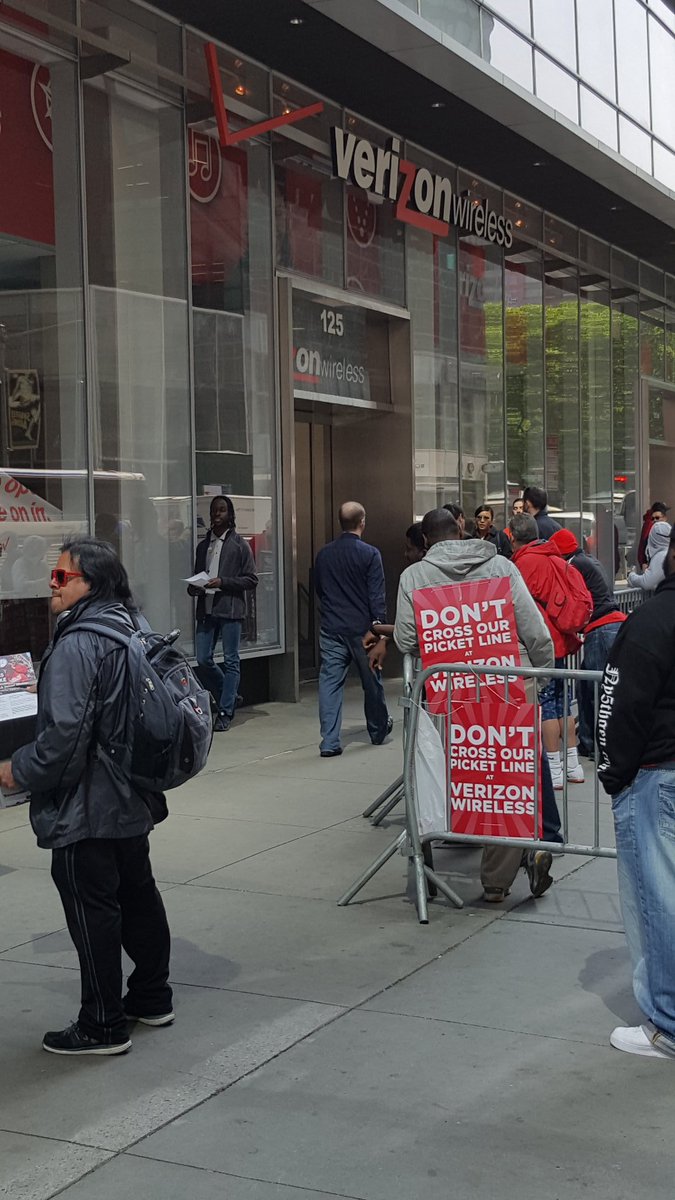 SprintStoreBP's tweet photo. @marceloclaure @sprint @VerizonSupport Their employees are as unhappy as the customers! We'll will take care of them https://t.co/rtORs6M111