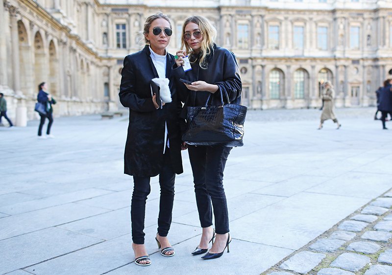 repeller's tweet image. Mary-Kate and Ashley Olsen's style continues to elude us (which makes it all the cooler) manr.pl/1jG96Mn