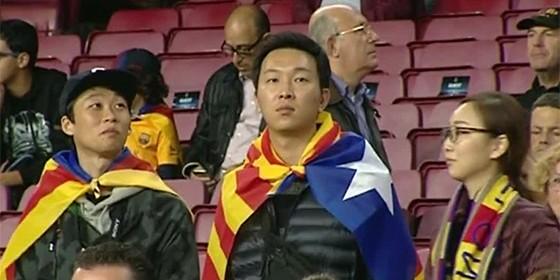 WillyTolerdoo's tweet photo. - Entonces nos tenemos que comprar la bandera de Escocia o podemos llevar la que nos regalaron en el Camp Nou? https://t.co/k20fX9DGA0