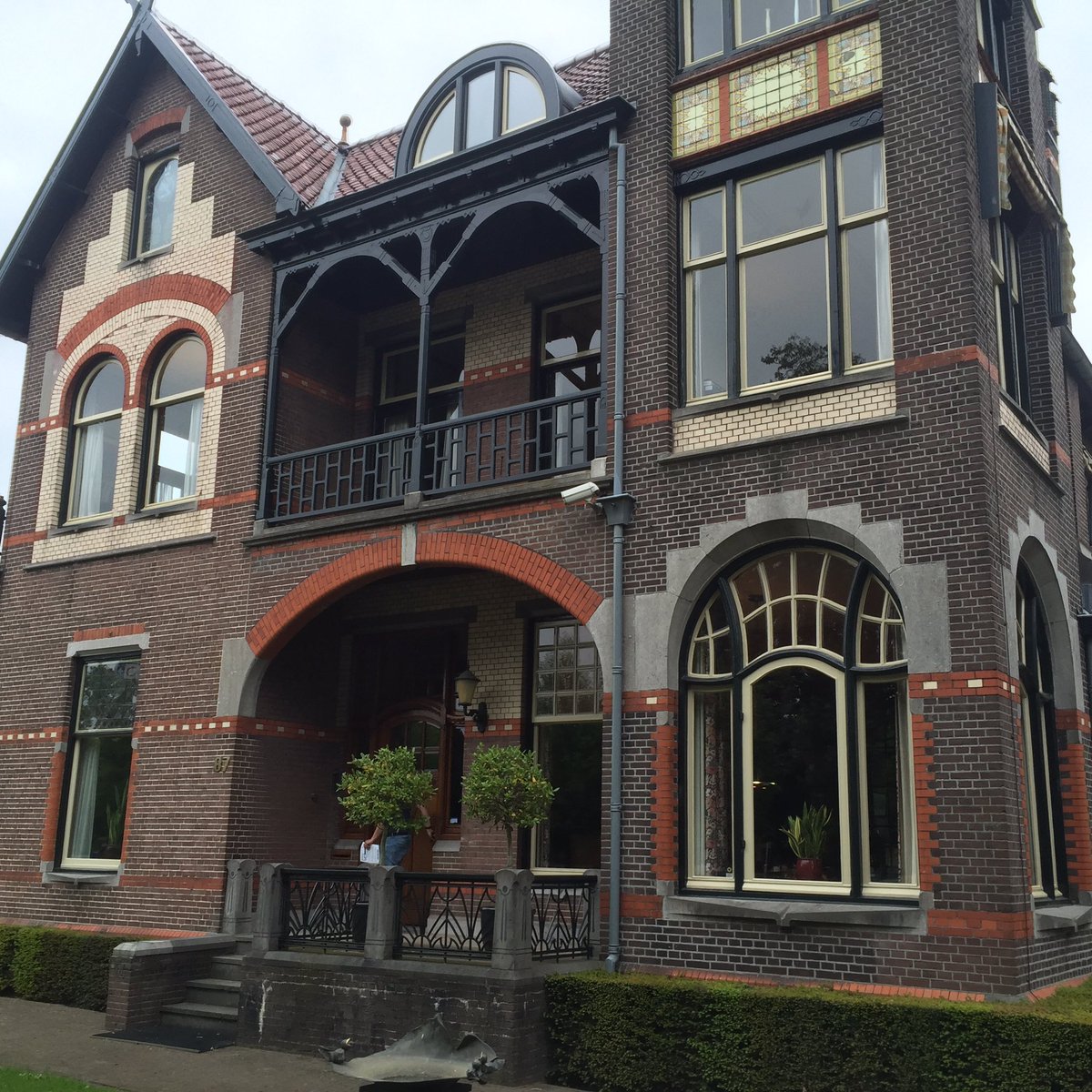ChristianEuser's tweet photo. Vandaag te gast bij Lowik bouw te Almelo voor de toepassing van @KYPyourproject wat een prachtig kantoorpand! https://t.co/gZmyrOAfPd
