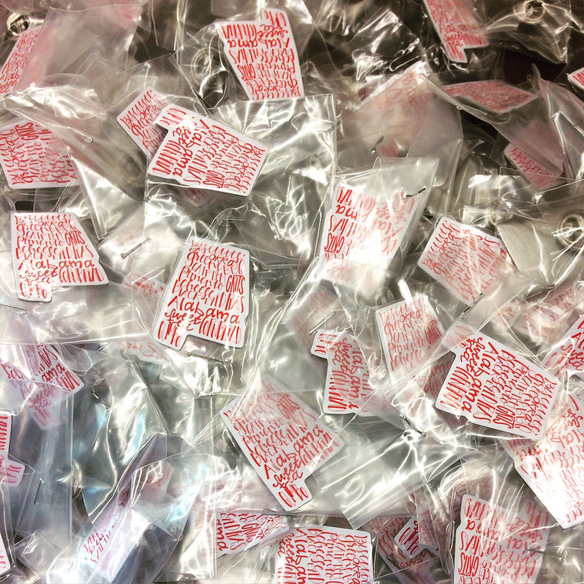 ALYouthTour's tweet photo. Trading pins galore! We leave in 21 days! Prep work is almost done! Are you getting excited? #alytdc16 https://t.co/exPxI605oU